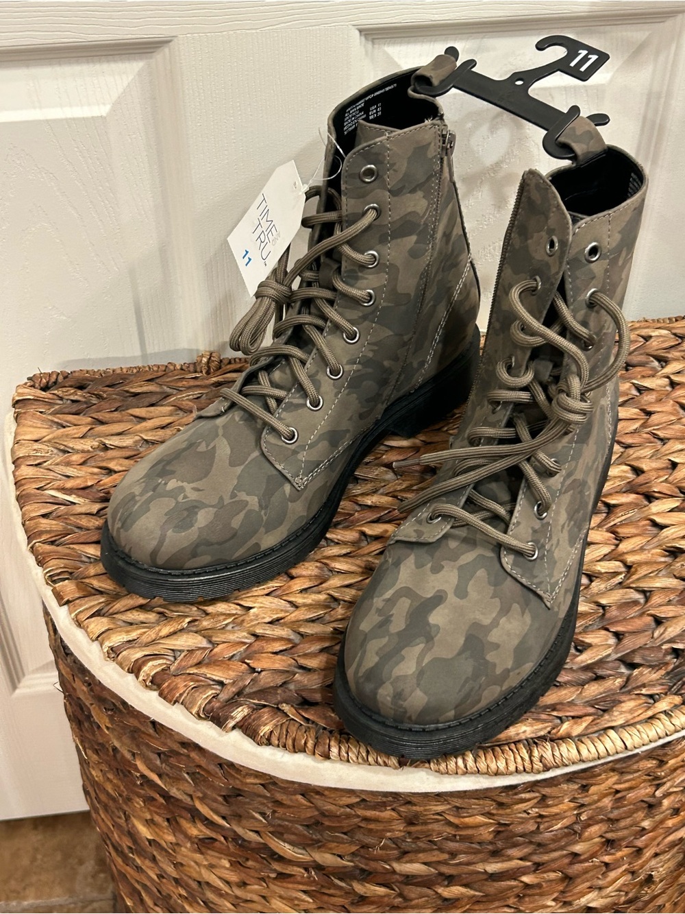 Time and Tru Women’s Olive Camo Lace-Up Combat Boots - Picture 3 of 5